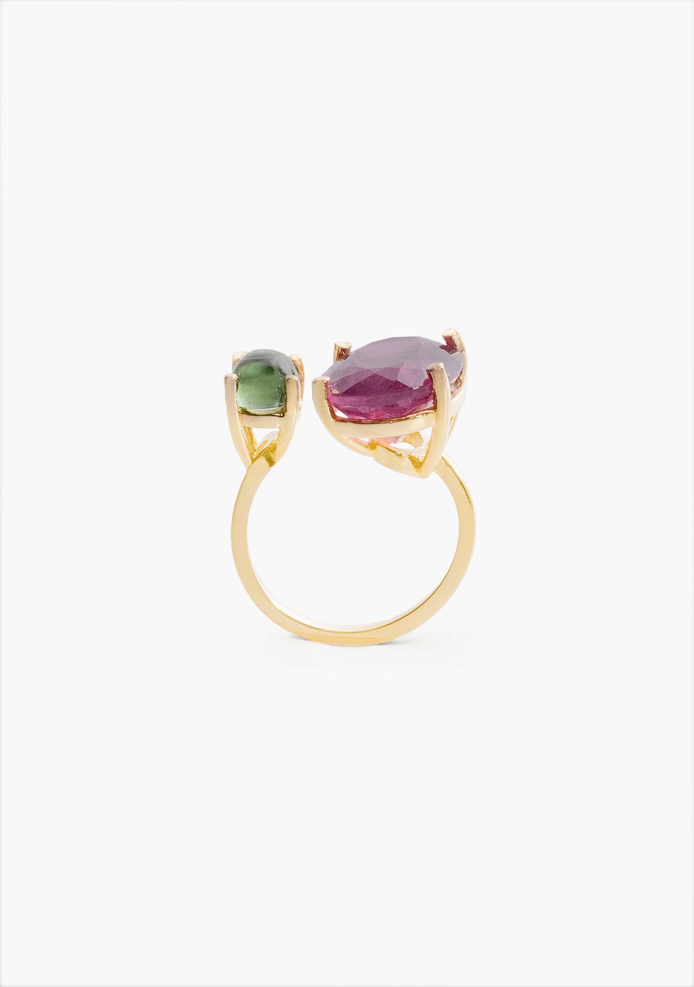 ANILLO PLATA BAÑADO EN ORO AMARILLO 18KT CON TURMALINA FACETADA Y CABUJON