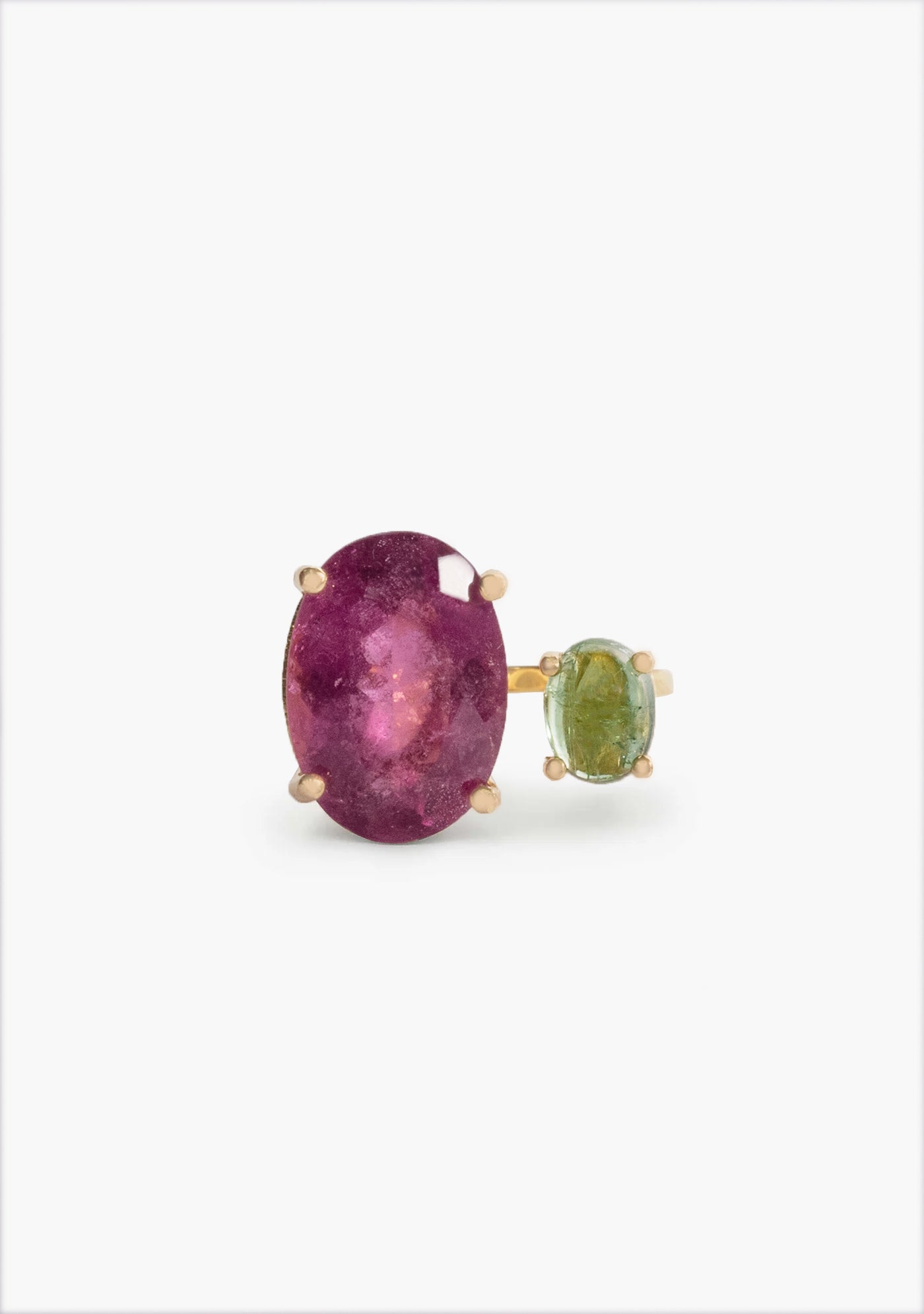 ANILLO PLATA BAÑADO EN ORO AMARILLO 18KT CON TURMALINA FACETADA Y CABUJON