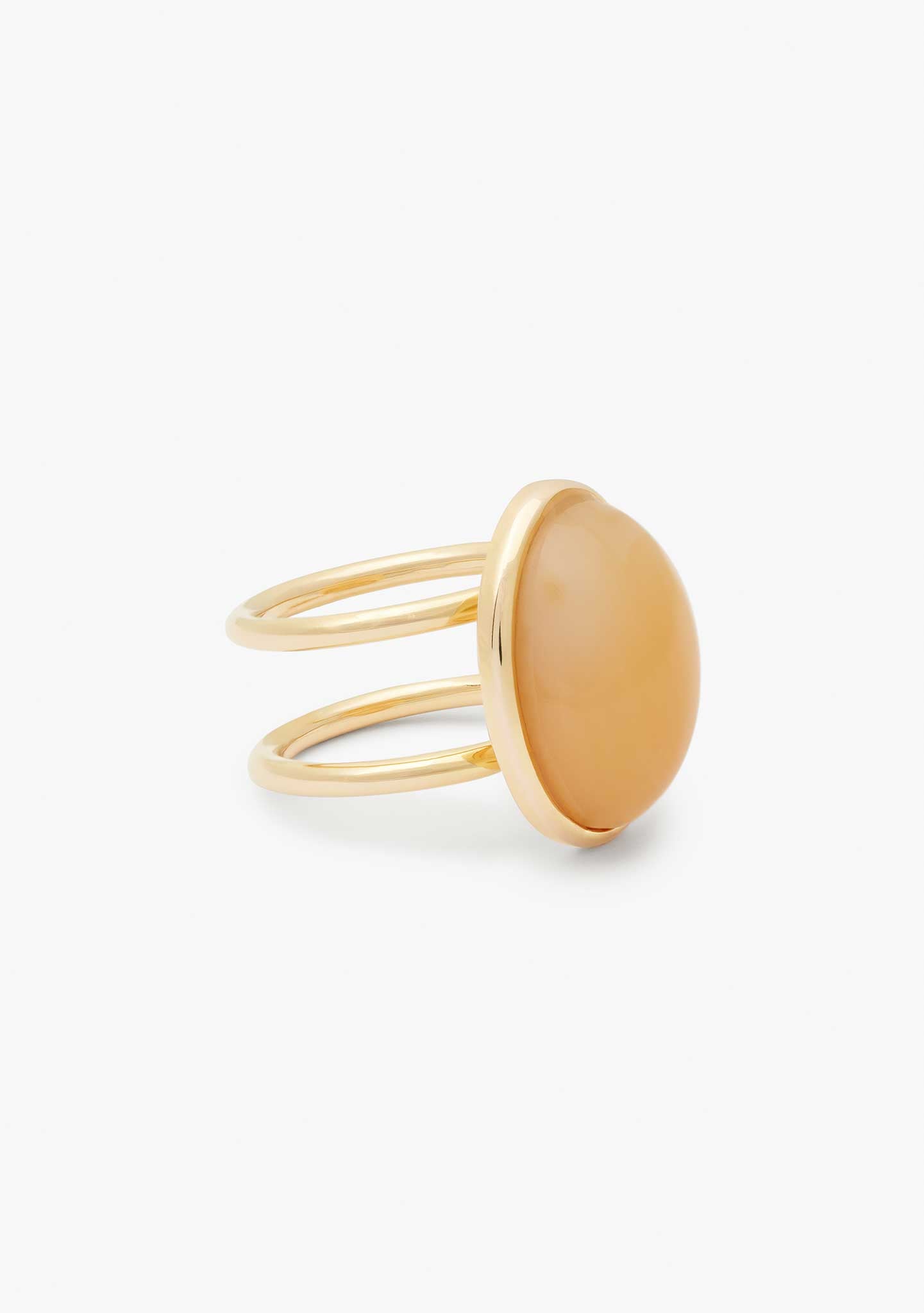 ANILLO OVAL PLATA BAÑADO EN ORO 18KT AMARILLO Y CORNALINA